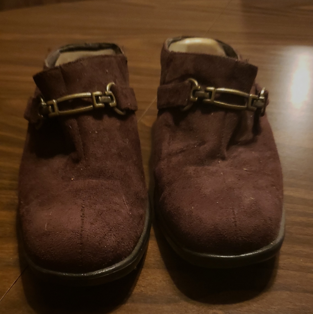 Heeled slides